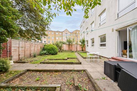 37 Barleycorn Way, London, E14 8DE