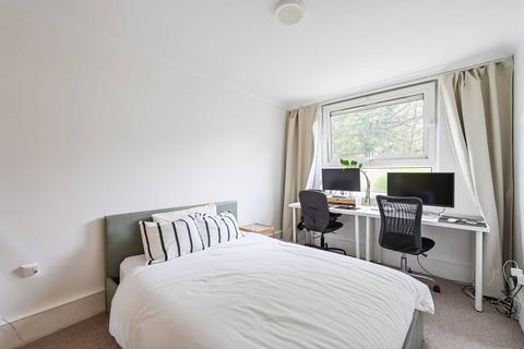 37 Barleycorn Way, London, E14 8DE