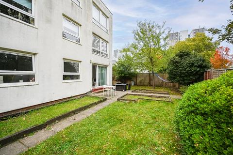 37 Barleycorn Way, London, E14 8DE