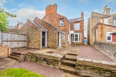 4 bedroom semi-detached house for sale, Winsover Road, Spalding