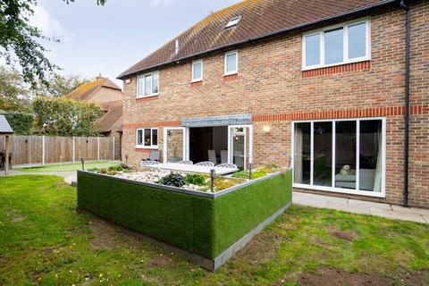 4 bedroom detached house for sale, Wotton Court, Birchington CT7