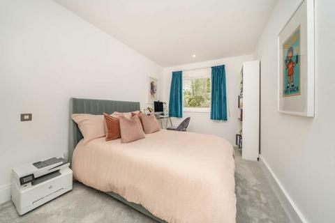 3 bedroom flat to rent, Hereford Road, London W2