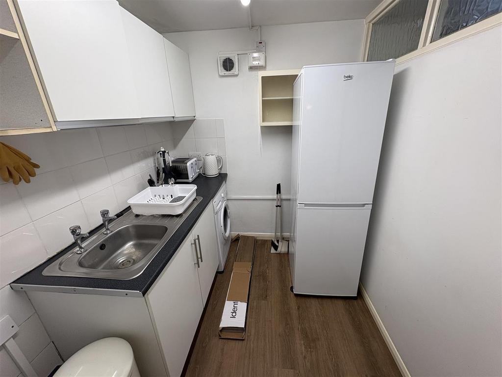 Kitchen 1.jpeg