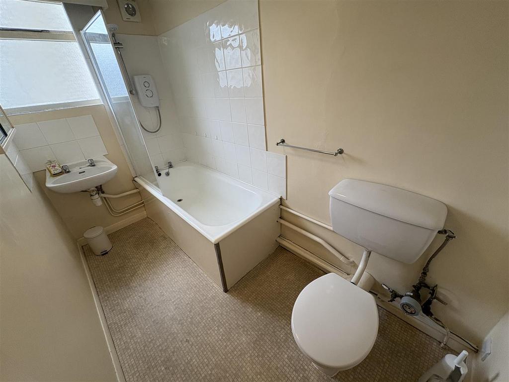 Bathroom 1.jpeg