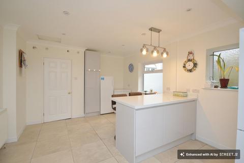 4 bedroom detached bungalow for sale, The Parade, New Romney TN28