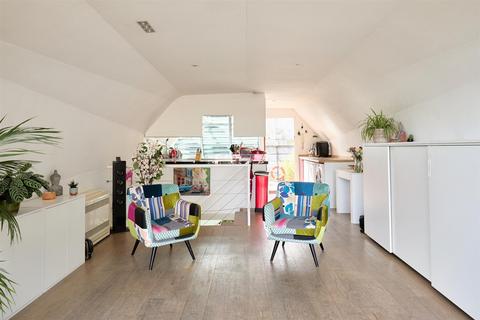2 bedroom houseboat for sale, Panther Quay, Hampton Wick, KT1