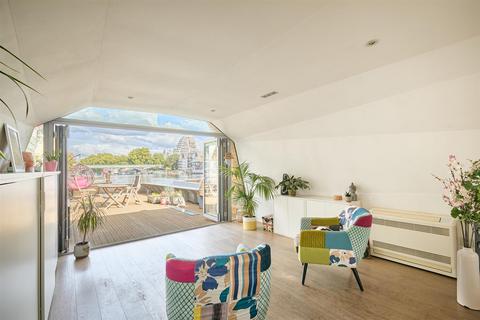 2 bedroom houseboat for sale, Panther Quay, Hampton Wick, KT1