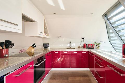 2 bedroom houseboat for sale, Panther Quay, Hampton Wick, KT1