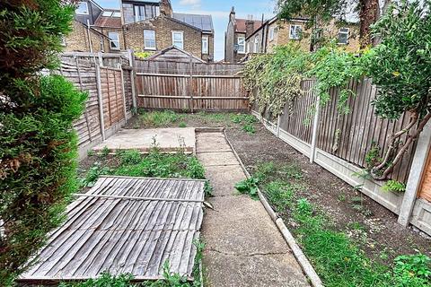3 bedroom house for sale, Leslie Road, London, E11
