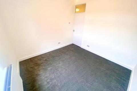 3 bedroom terraced house to rent, Whiteacre Road, Ashton Under Lyne,