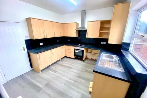 3 bedroom terraced house to rent, Whiteacre Road, Ashton Under Lyne,