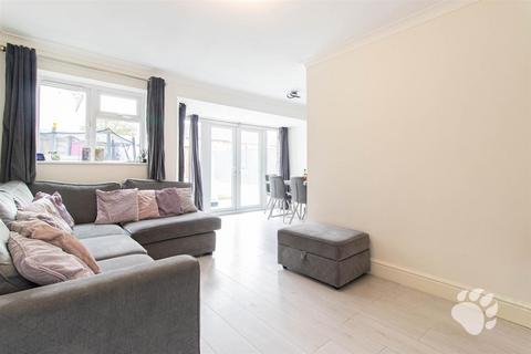 28 Cattawade Link, Basildon, SS14 2QG