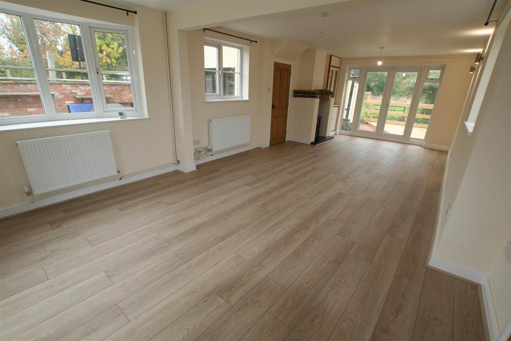 Ferncottage,loungediner.JPG