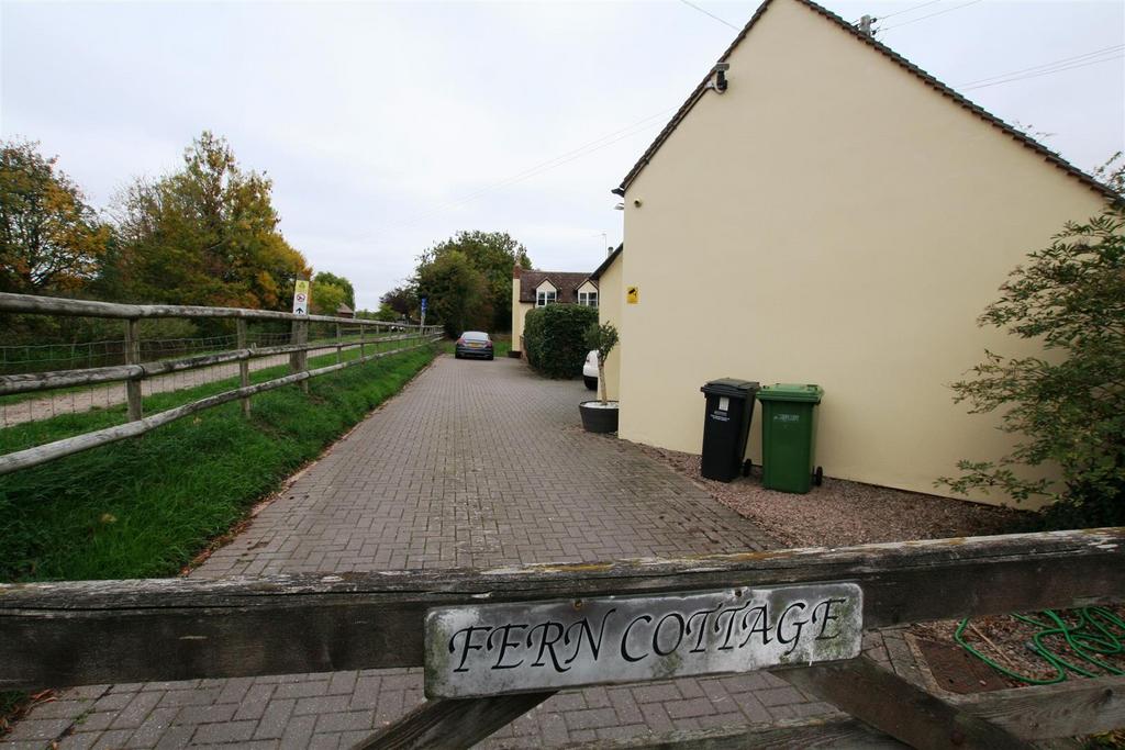 Ferncottage,entrance.JPG