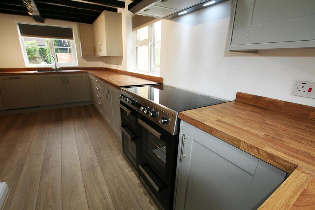 Ferncottage,kitchen2.JPG