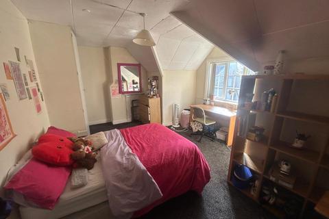 7 bedroom house to rent, St Michaels Villas, Leeds