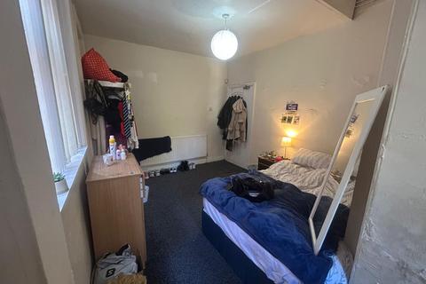 7 bedroom house to rent, St Michaels Villas, Leeds