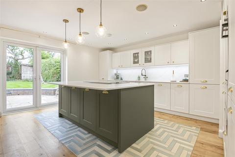 4 bedroom detached house for sale, Oakridge Avenue, Radlett
