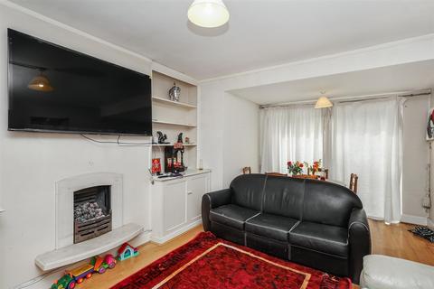 4 bedroom semi-detached house for sale, Courtfield Avenue, Harrow HA1