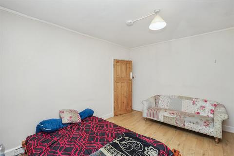 4 bedroom semi-detached house for sale, Courtfield Avenue, Harrow HA1
