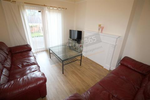 4 bedroom terraced house to rent, *£135pppw Excluding Bills* Harlaxton Drive, NOTTINGHAM NG7