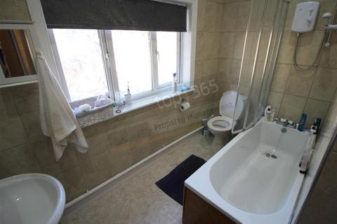 4 bedroom terraced house to rent, *£135pppw Excluding Bills* Harlaxton Drive, NOTTINGHAM NG7