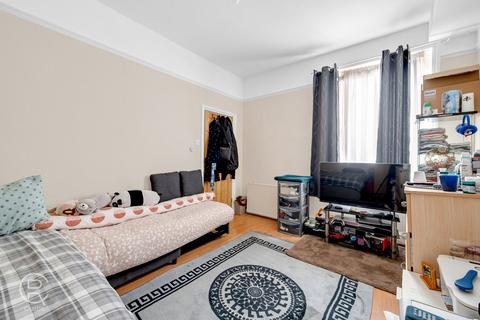 2 bedroom flat for sale, The Broadway, Hanwell, London, W7