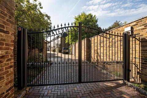 undefined, Watermans Mews, Ealing W5