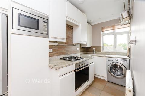 2a Chieveley Parade, Bexleyheath, DA7 6EB
