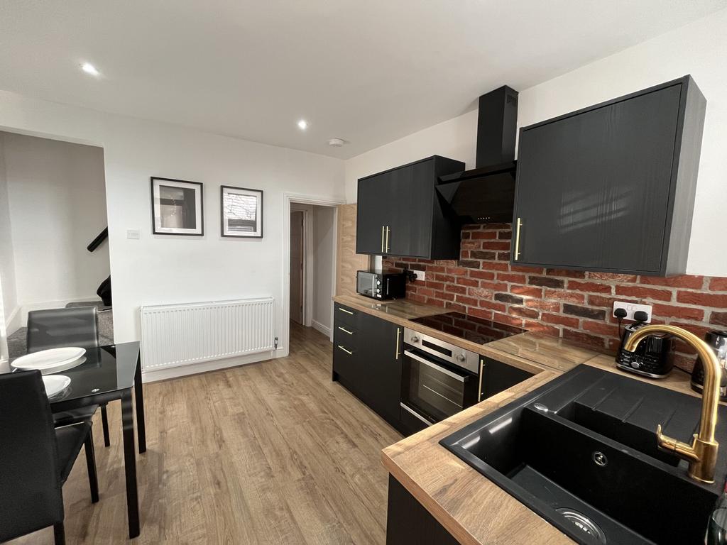 5 Victoria Terrace - Kitchen.jpg