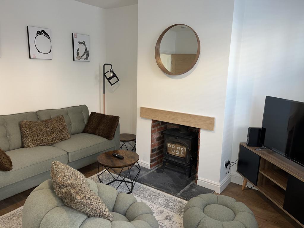 5 Victoria Terrace - Livng Room.jpg
