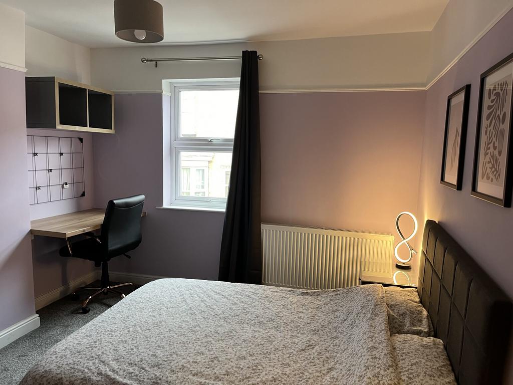 5 Victoria Terrace - Bedroom (3).jpg