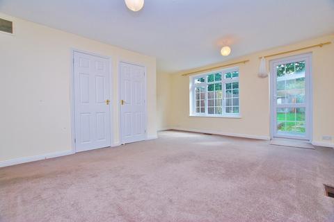 3 bedroom terraced house to rent, Cumberland Avenue, Guildford, Surrey, GU2