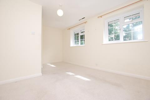 3 bedroom terraced house to rent, Cumberland Avenue, Guildford, Surrey, GU2