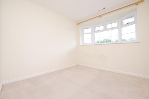 3 bedroom terraced house to rent, Cumberland Avenue, Guildford, Surrey, GU2