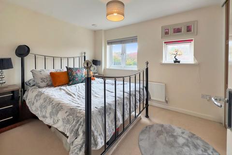 8 Mattocks Path, Swindon, SN1 7BS