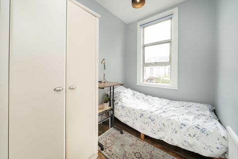 3 bedroom flat for sale, Palermo Road, London NW10