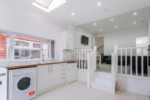 4 bedroom terraced house to rent, Dawlish Road, Birmingham B29