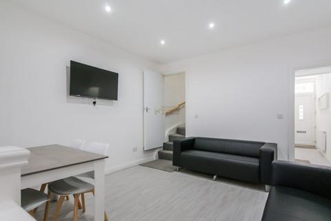 4 bedroom terraced house to rent, Dawlish Road, Birmingham B29