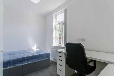 4 bedroom terraced house to rent, Dawlish Road, Birmingham B29