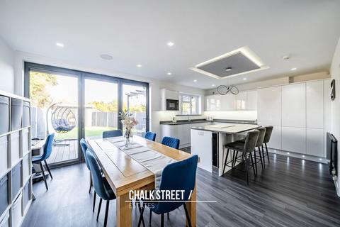 undefined, Ascot Gardens, Hornchurch, RM12
