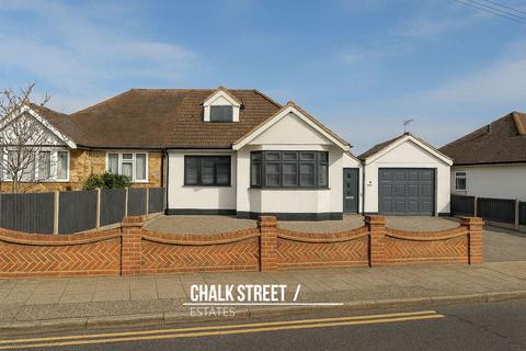 3 bedroom semi-detached bungalow for sale, Ascot Gardens, Hornchurch, RM12