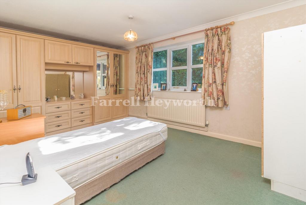 Bedroom 1 image 2