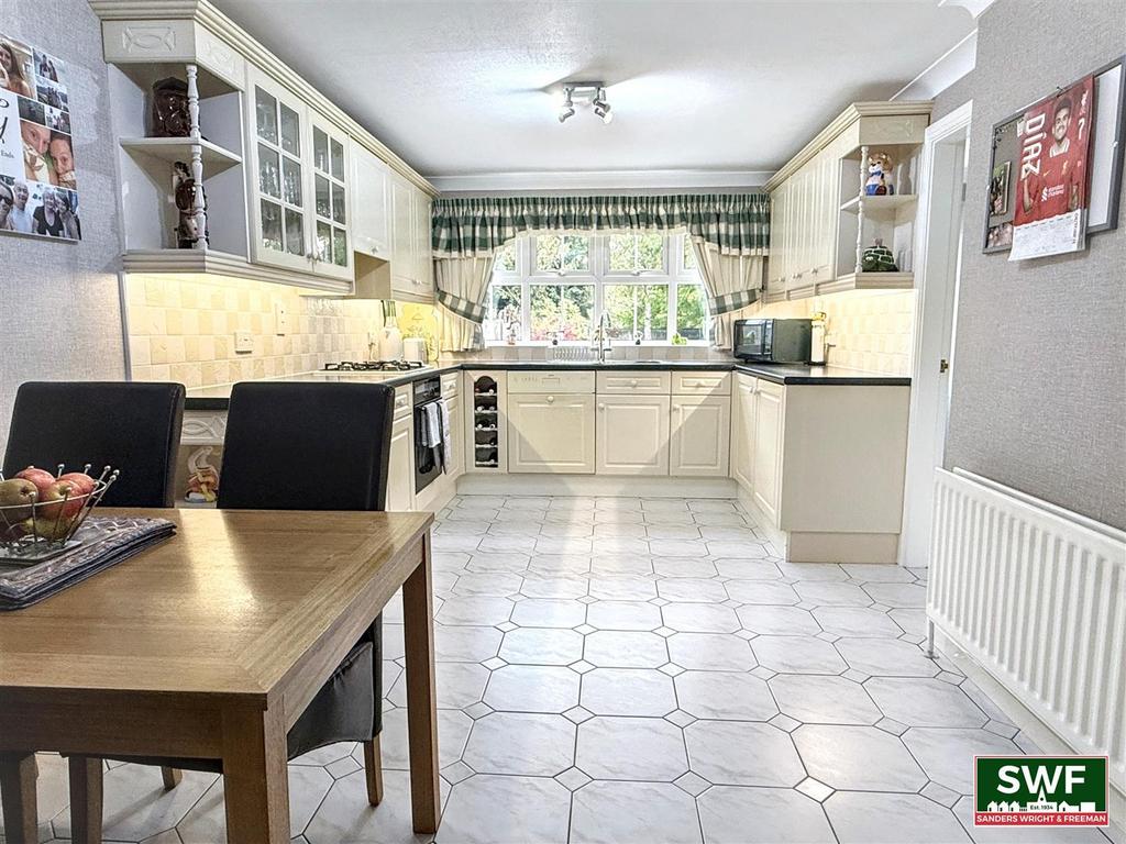 Dining kitchen