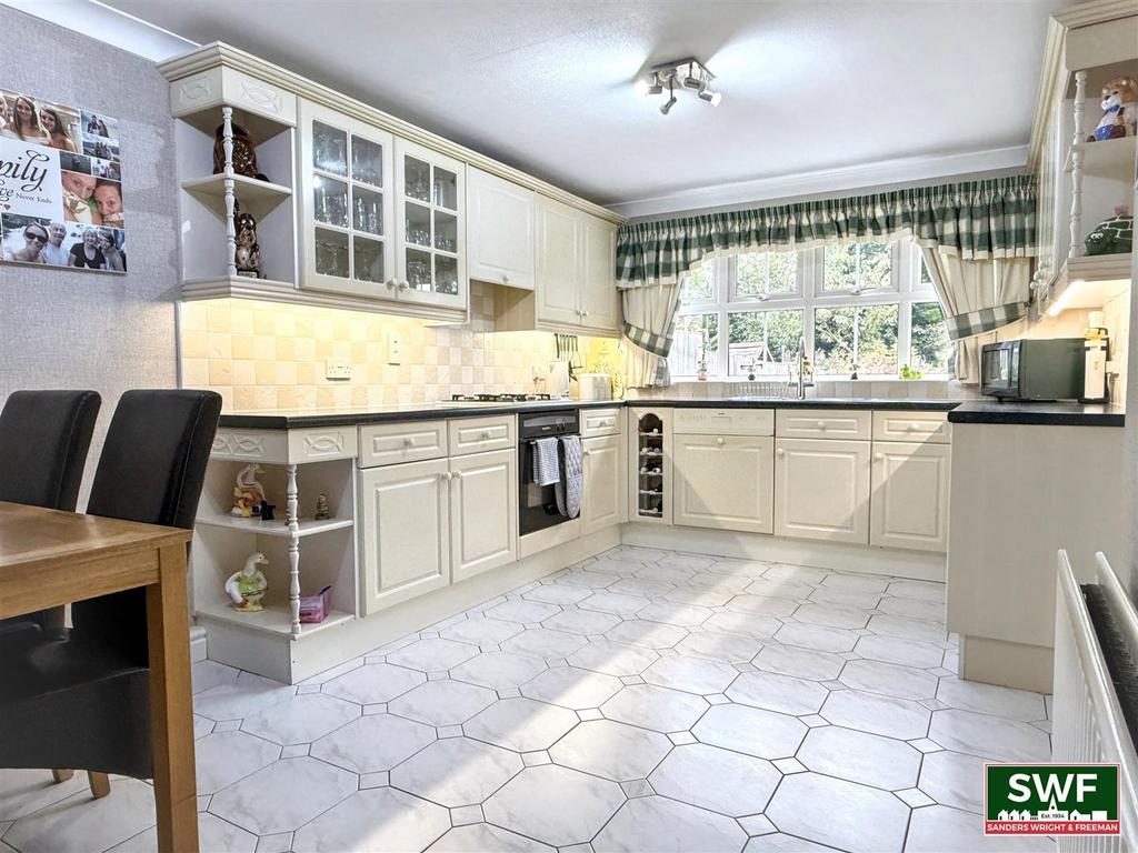 Dining kitchen
