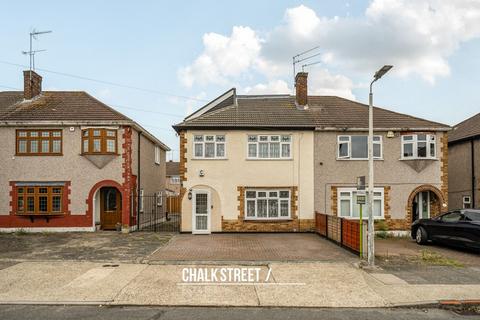 4 bedroom semi-detached house for sale, Tweed Way, Rise Park, RM1