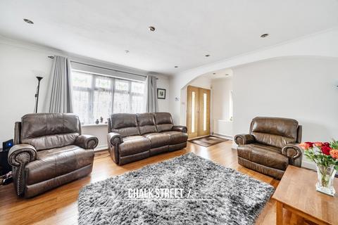 4 bedroom semi-detached house for sale, Tweed Way, Rise Park, RM1