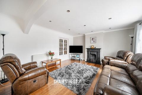 4 bedroom semi-detached house for sale, Tweed Way, Rise Park, RM1