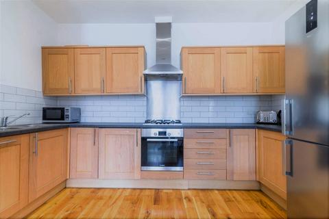 3 bedroom apartment to rent, Sunbury Avenue, Jesmond
