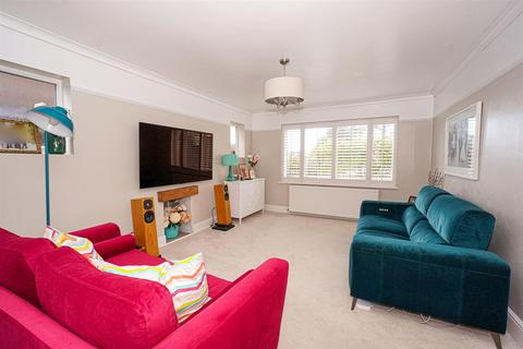 3 bedroom detached house for sale, Sedlescombe Road North, St Leonards-on-sea